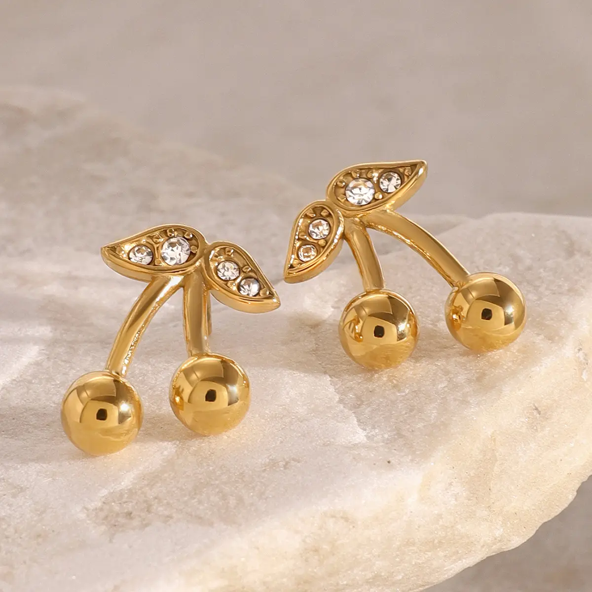 1 Pair Fashionable Sweet Style Cherry Shape Stainless Steel 18K Gold Color Plated Inlay Zircon Women's Stud Earrings h5 